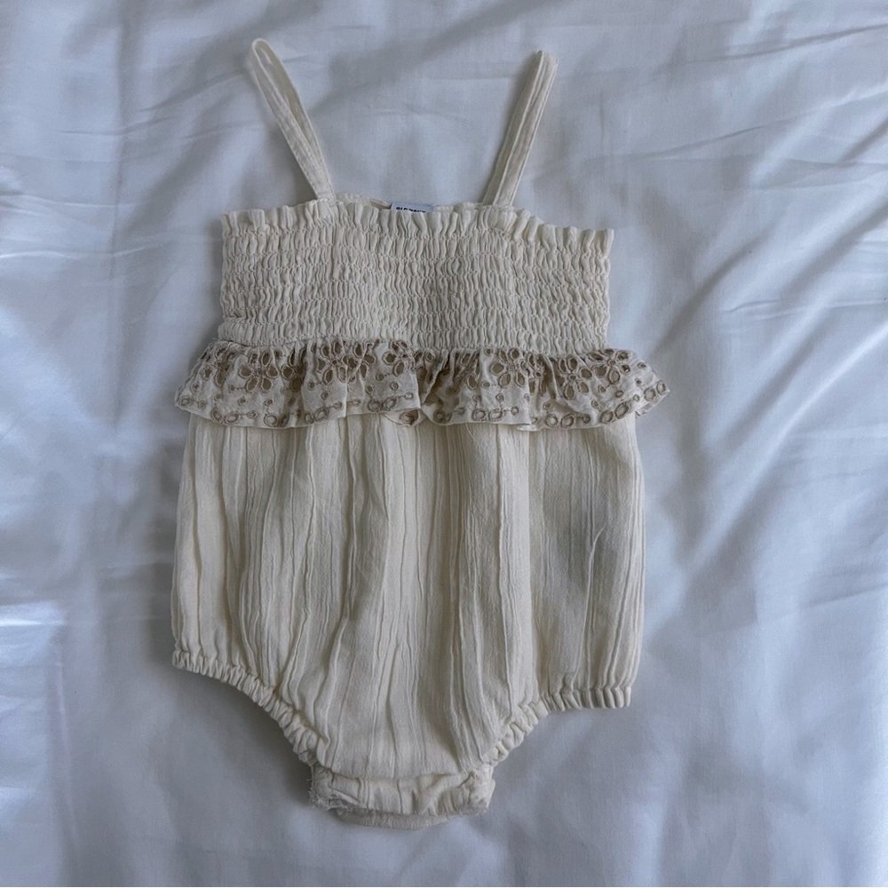 Old Navy girls onesie with ruffle detail, size 0-3 months